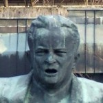 Ali je bila oskrunitev kipa Borisa Kidriča (kraja njegove glave) dejanje iz sovraštva, morda celo naročeno s strani politikov?