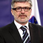 Razkrit novinarski vir na policiji, ki je v javnost dajal podatke o preiskavi na domu ministra Romana Jakiča.