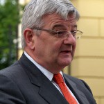 Joschka Fischer zagovarja priseljevanje v Evropo. Ali podpira tudi prihodnje priseljevanje Ukrajincev zaradi razdelitve Ukrajine?